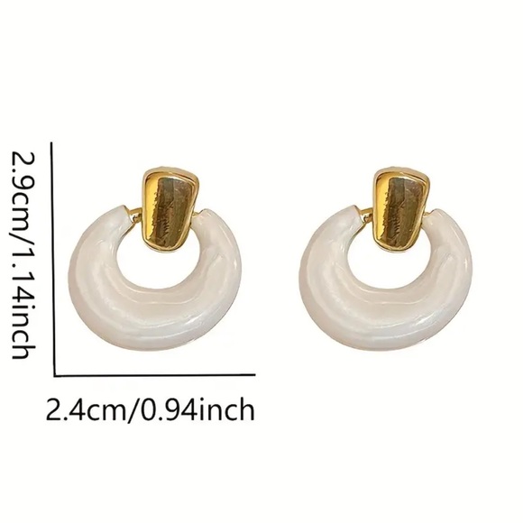 NEW| Timeless Shimmering Hollow Round Silver Posts Hypoallergenic Earrings - Picture 5 of 5